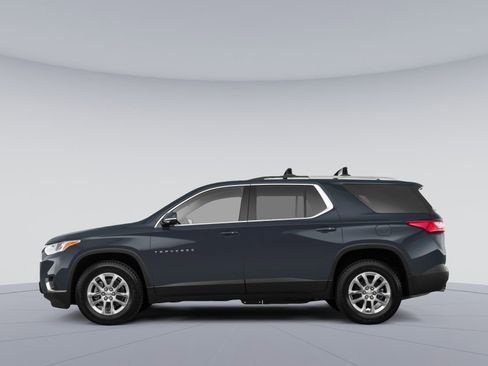 Used 2020 Chevrolet Traverse LT image 2