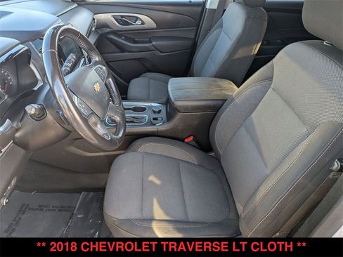 Used 2018 Chevrolet Traverse LT image 2