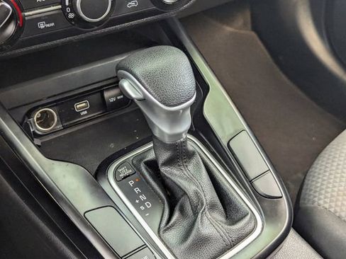 Used 2025 Kia Soul LX w/ LX Technology Package FWD image 30