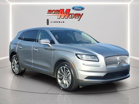 Used 2023 Lincoln Nautilus Reserve image 3