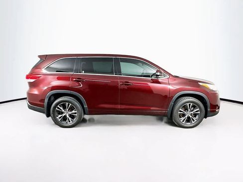 Used 2018 Toyota Highlander LE w/ Carpet Mat Package (TMS) AWD/4WD image 26