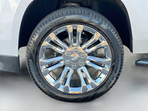 Used 2019 Cadillac Escalade Luxury w/ LPO, Radiant Package RWD image 34