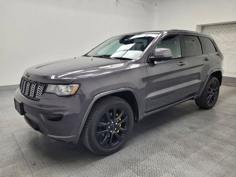 Used 2018 Jeep Grand Cherokee Altitude AWD/4WD image 2