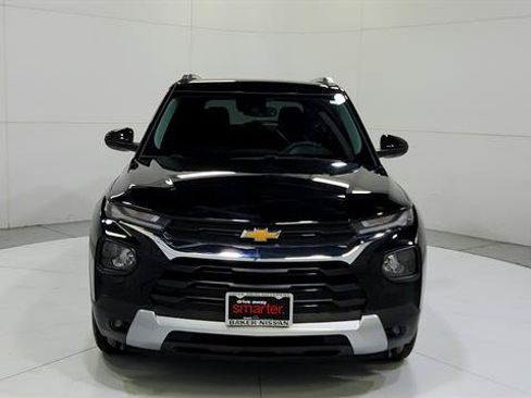 Used 2023 Chevrolet TrailBlazer LT w/ Convenience Package FWD image 2