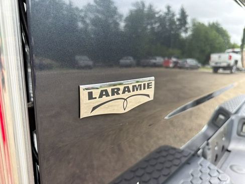 Used 2018 RAM 1500 Laramie w/ Convenience Group AWD/4WD image 10