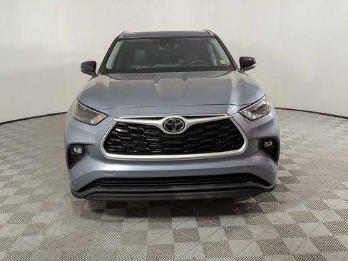 Used 2022 Toyota Highlander XLE AWD/4WD image 8