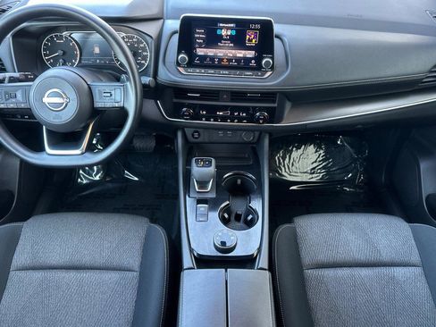 Used 2024 Nissan Rogue SV image 12