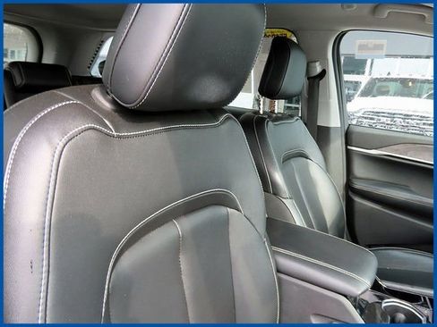 Certified 2023 Jeep Grand Cherokee Limited image 9