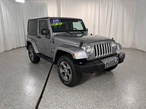 Used 2016 Jeep Wrangler Sahara AWD/4WD image 10