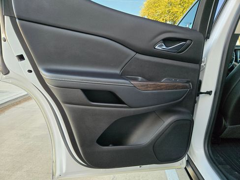 Used 2021 GMC Acadia Denali w/ Denali Technology Package image 16