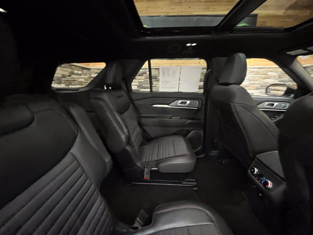 Used 2025 Ford Explorer ST-Line w/ Premium Package AWD/4WD image 41