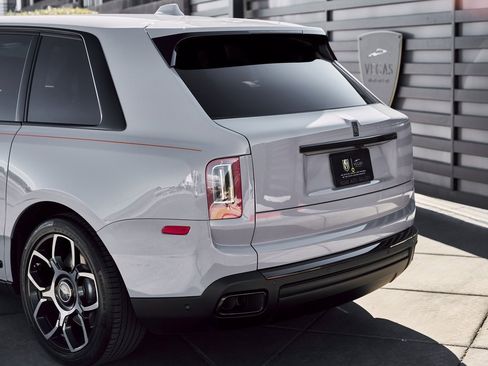 Used 2024 Rolls-Royce Cullinan Black Badge image 11