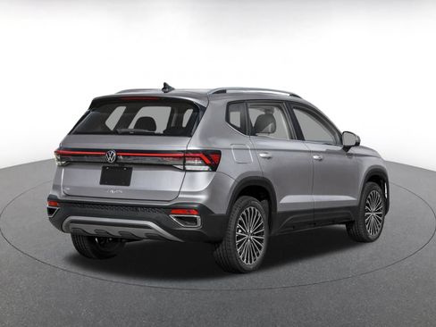Used 2026 Volkswagen Taos SE AWD/4WD image 2