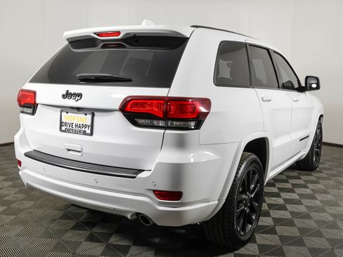 Used 2019 Jeep Grand Cherokee Altitude RWD image 16