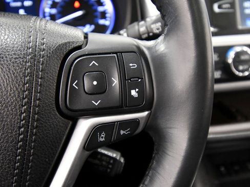 Used 2018 Toyota Highlander XLE image 23