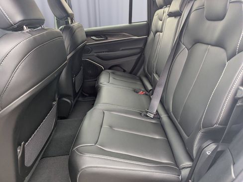 New 2026 Jeep Grand Cherokee Limited RWD image 17