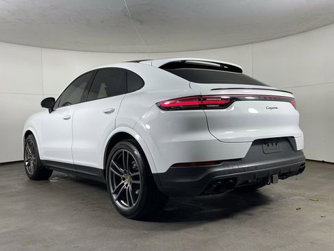 Certified 2023 Porsche Cayenne Platinum Edition image 3