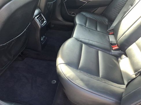 Used 2018 Kia Cadenza Limited image 5