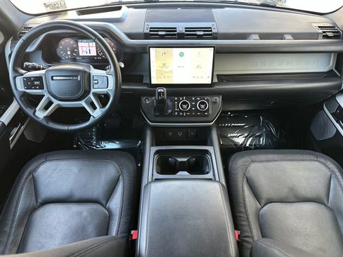 Used 2023 Land Rover Defender 130 X-Dynamic SE image 15