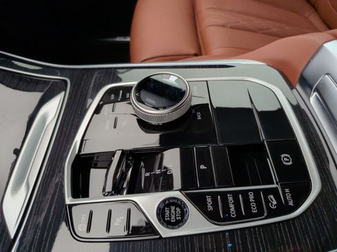 Used 2025 BMW X5 xDrive40i w/ Executive Package image 21