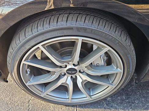 Used 2025 Genesis G70 2.5T image 10