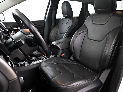 Used 2020 Jeep Cherokee Limited image 6