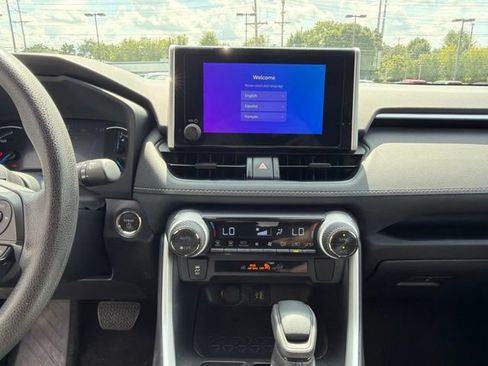 Used 2025 Toyota RAV4 XLE AWD/4WD image 17