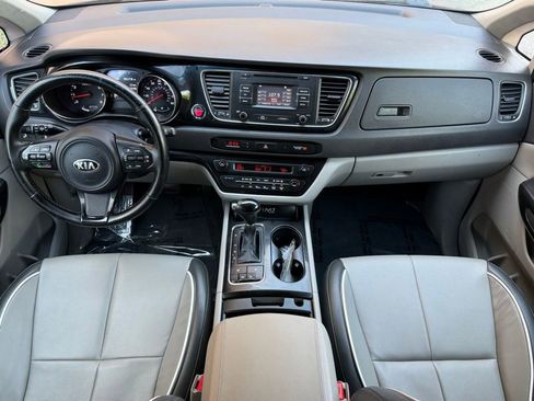 Used 2016 Kia Sedona EX FWD image 21