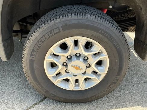 Used 2024 Chevrolet Silverado 2500 LT AWD/4WD image 5