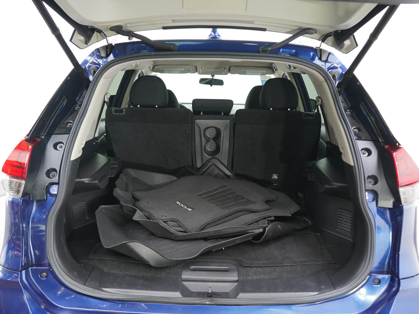 Used 2018 Nissan Rogue SV AWD/4WD image 17