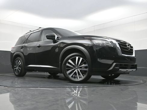 Used 2025 Nissan Pathfinder Platinum FWD image 28
