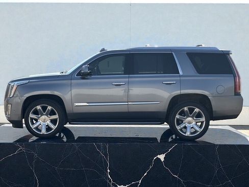 Used 2020 Cadillac Escalade Premium Luxury AWD/4WD image 9