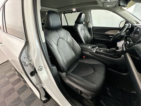 Used 2024 Toyota Grand Highlander AWD image 28