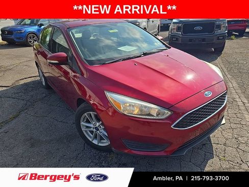 Used 2017 Ford Focus SE FWD image 1
