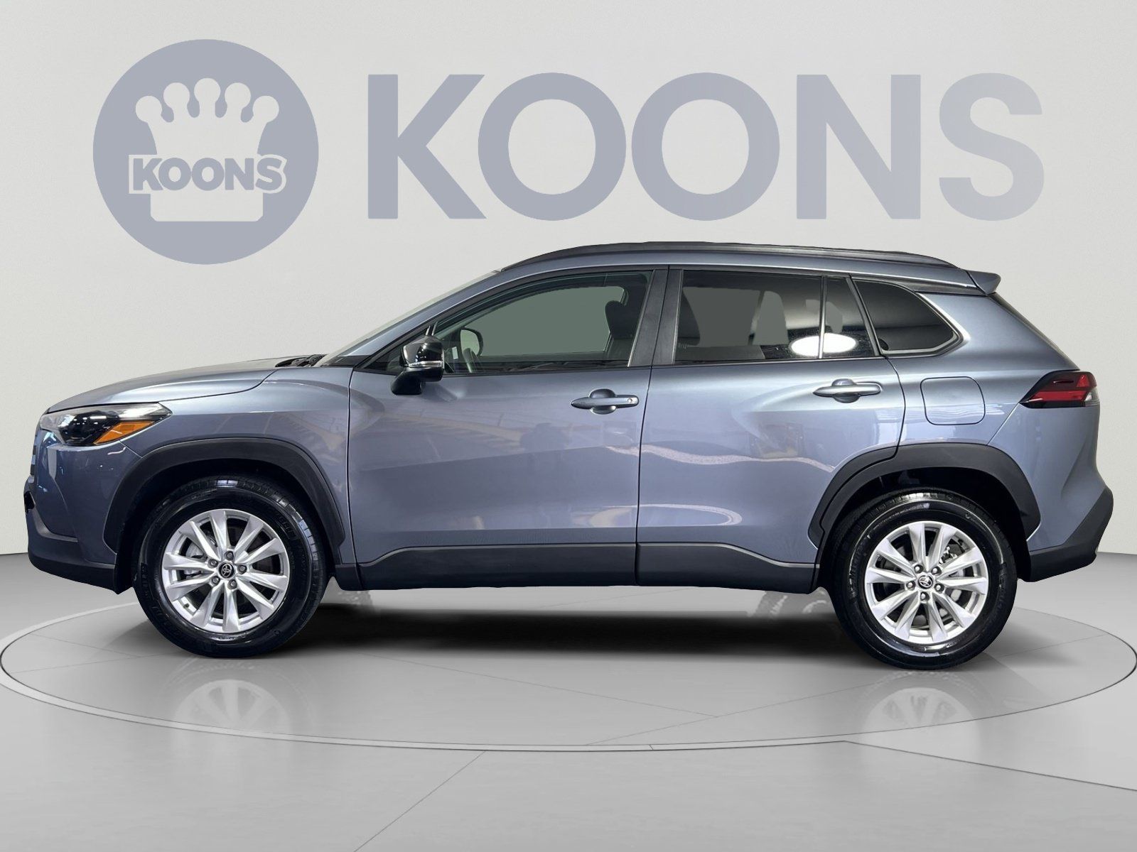 Used 2026 Toyota Corolla Cross LE FWD image 2