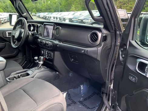 Used 2023 Jeep Gladiator Sport AWD/4WD image 13