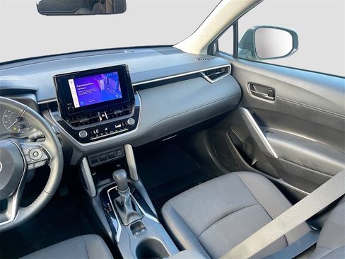 Used 2024 Toyota Corolla Cross LE image 21