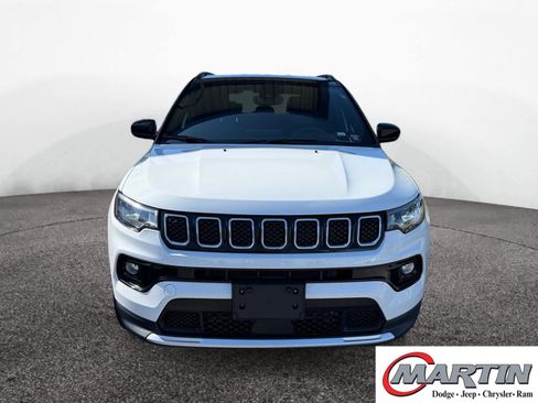 Used 2023 Jeep Compass Limited AWD/4WD image 2