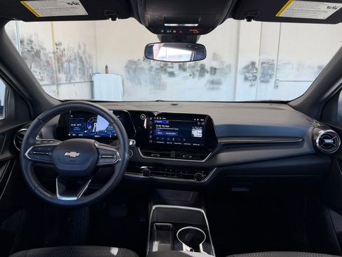 Used 2025 Chevrolet Equinox LT image 32