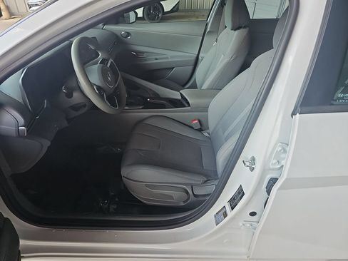 Certified 2023 Hyundai Elantra SE FWD image 14