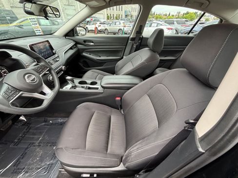 Used 2025 Nissan Altima 2.5 SV FWD image 27
