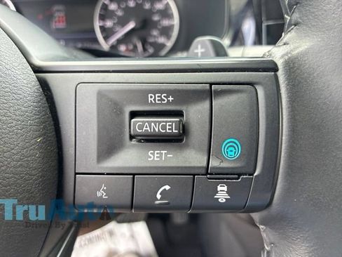 Used 2025 Nissan Pathfinder SV FWD image 27
