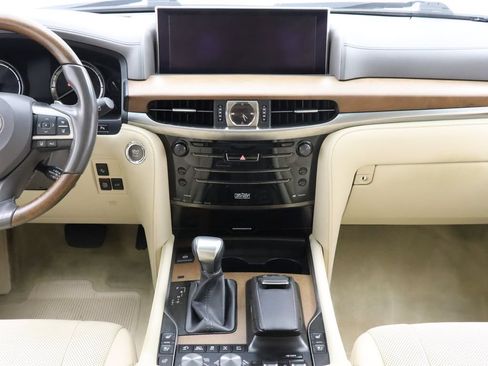 Used 2017 Lexus LX 570 4WD w/ Luxury Package image 22