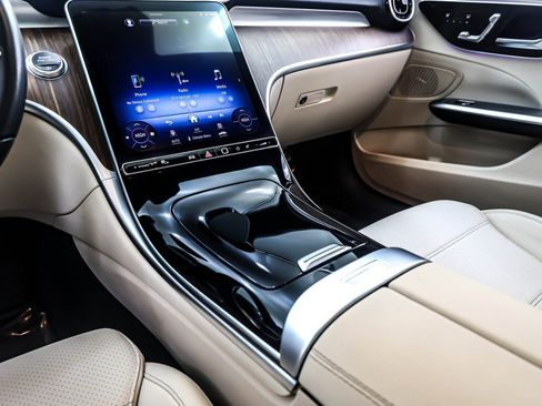 Used 2024 Mercedes-Benz C 300 Sedan image 7