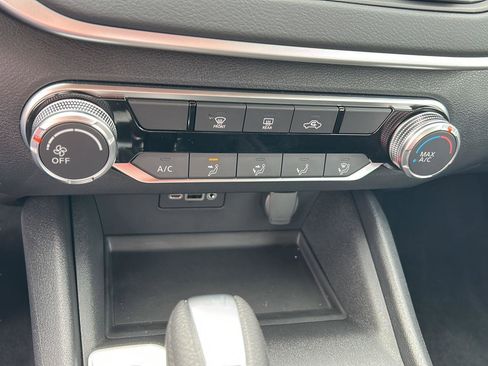 Used 2025 Nissan Altima 2.5 S FWD image 16