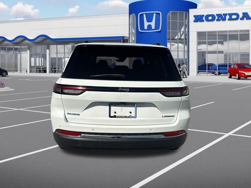 Used 2024 Jeep Grand Cherokee Laredo image 7