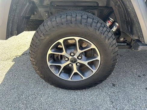 Used 2021 Jeep Gladiator Mojave AWD/4WD image 11