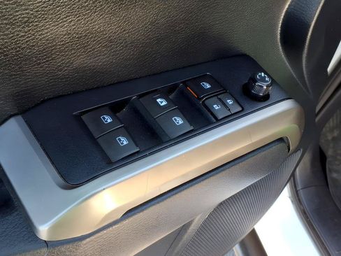 Used 2019 Toyota Tacoma SR5 AWD/4WD image 17