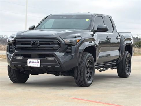 Used 2025 Toyota Tacoma SR5 image 3