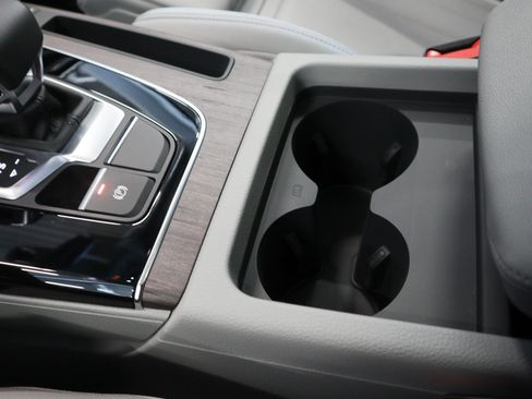 Used 2024 Audi Q5 e Premium w/ Convenience Package image 22